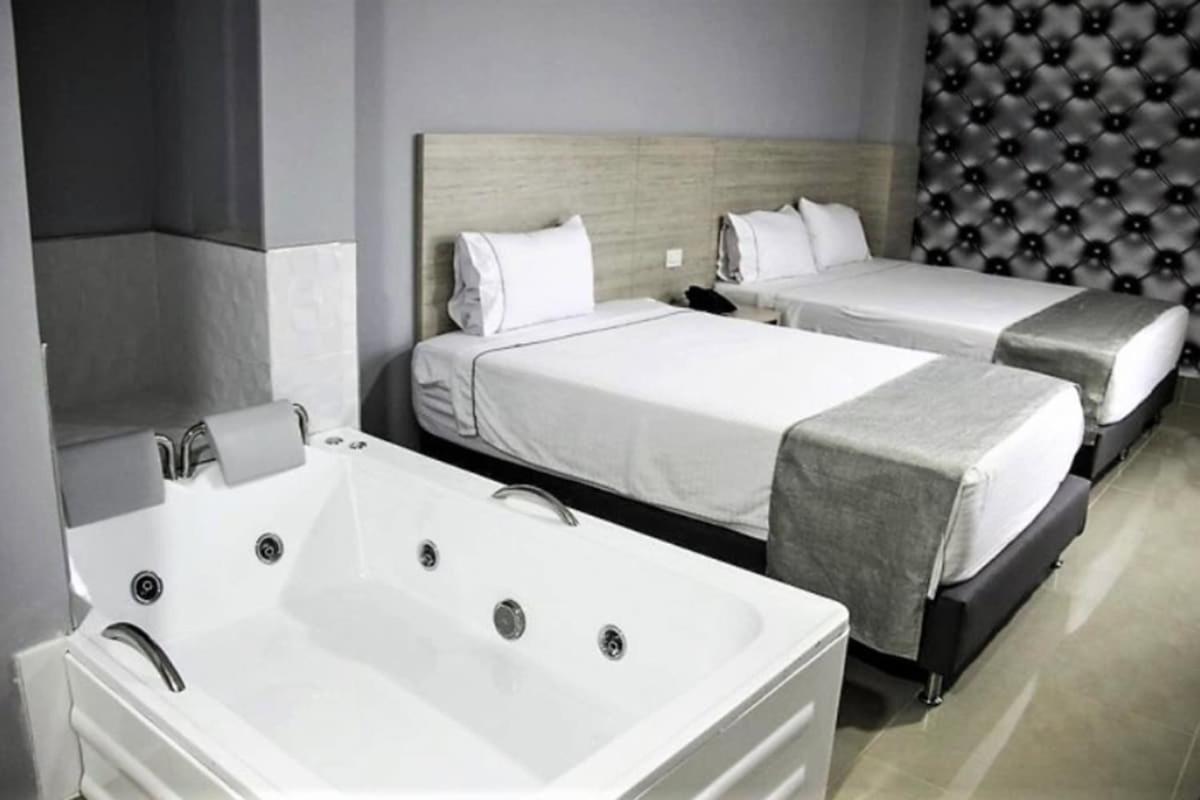 Hotel Lleras Express Медельїн Екстер'єр фото